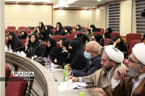 همایش موسسین مدارس غیردولتی استان قم