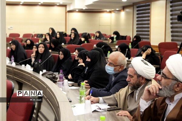 همایش موسسین مدارس غیردولتی استان قم