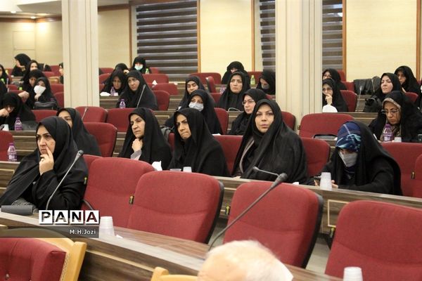 همایش موسسین مدارس غیردولتی استان قم