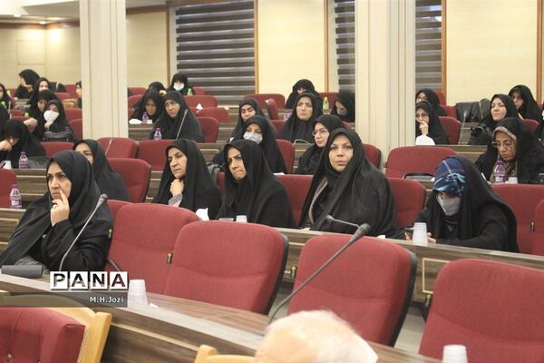 همایش موسسین مدارس غیردولتی استان قم