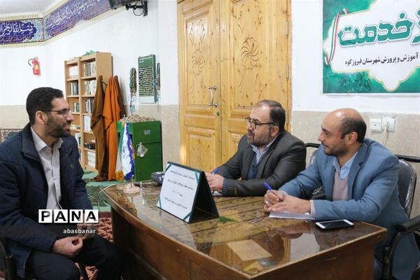 برگزاری میز خدمت آموزش و پرورش در محل مصلی نماز جمعه شهرستان فیروزکوه