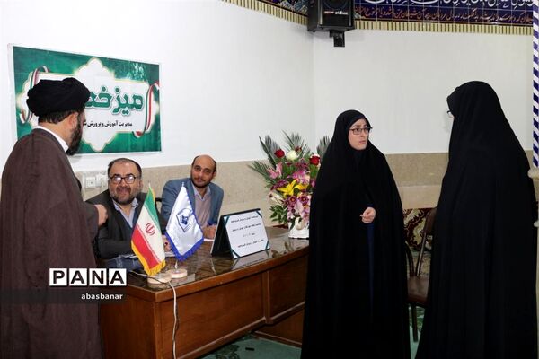 برگزاری میز خدمت آموزش و پرورش در محل مصلی نماز جمعه شهرستان فیروزکوه