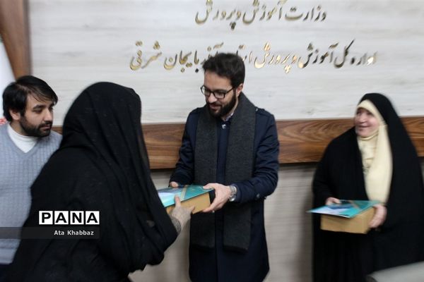 جلسه توجیه یازدهمین دوره نمایشگاه‌های دانش‌آموزی مدرسه انقلاب