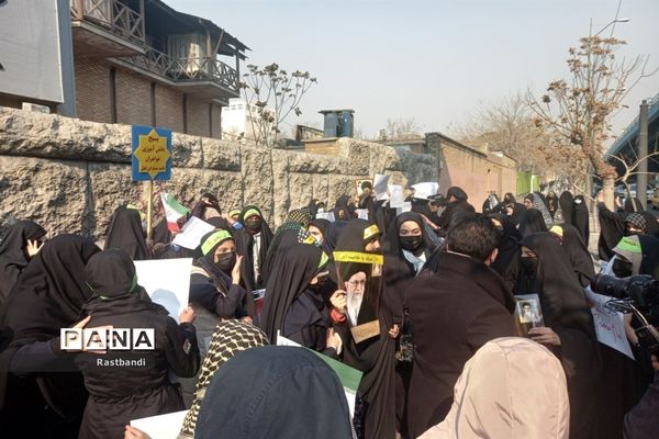 تجمع دانش‌آموزان منطقه ۱۳ مقابل سفارت سوئد و فرانسه