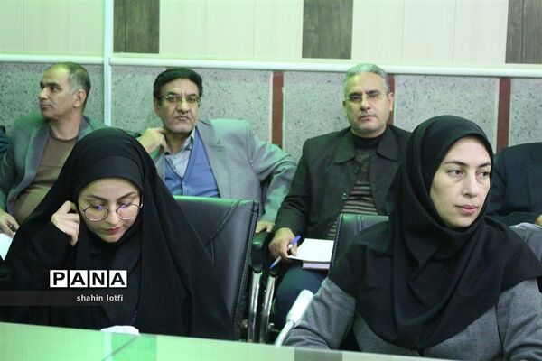 نشست معاونان، کارشناس مسئولان و کارشناسان آموزش متوسطه آموزش و پرورش استان
