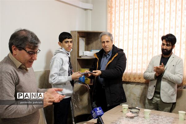تجلیل از دانش‌‎آموز کرمانشاهی رتبه نخست استانی در پویش هیس طوری