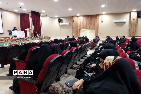 برگزاری دوره های ضمن‌خدمت بررسی مسائل تربیتی اجتماعی دانش‌آموزان ویژه فرهنگیان شادگان