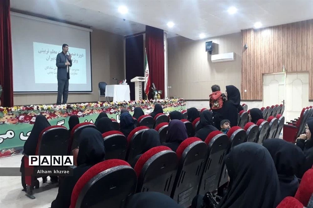 برگزاری دوره های ضمن‌خدمت بررسی مسائل تربیتی اجتماعی دانش‌آموزان ویژه فرهنگیان شادگان