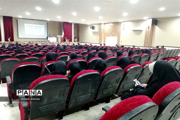 برگزاری دوره های ضمن‌خدمت بررسی مسائل تربیتی اجتماعی دانش‌آموزان ویژه فرهنگیان شادگان
