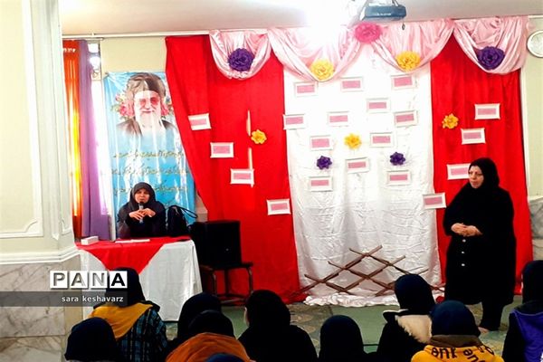 برگزاری جلسات گفتمان دینی در دبیرستان دخترانه سروش ناحیه 3 شیراز
