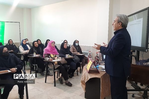 برگزاری کارگاه استانی ارتقا سواد زیست محیطی در آموزش و پرورش رودهن