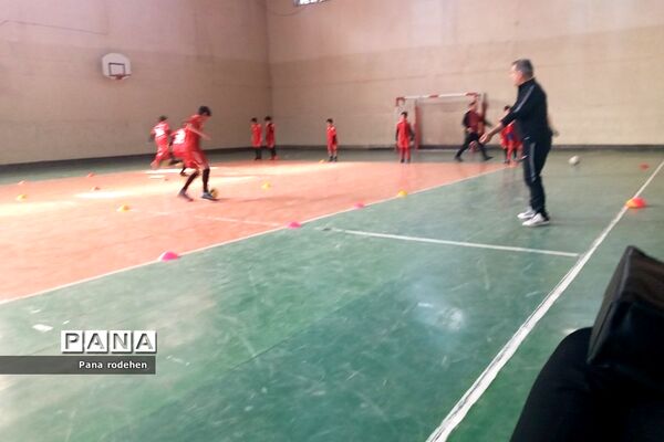 کارگاه عملی دانش‌افزایی فوتسال در آموزش و پرورش رودهن ویژه دبیران تربیت‌بدنی