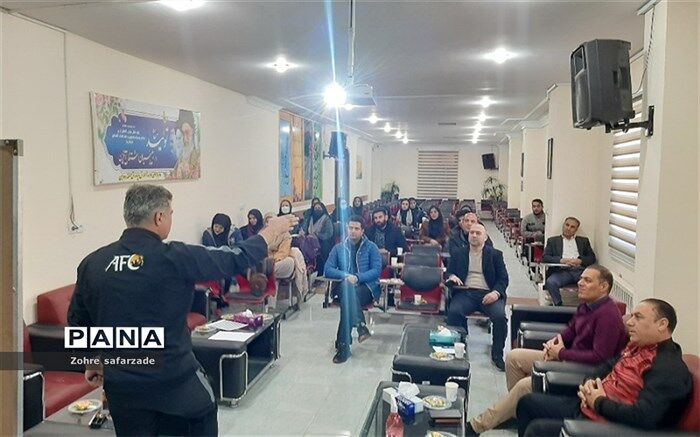 کارگاه دانش‌افزایی فوتسال در آموزش‌و‌پرورش رودهن برگزار شد