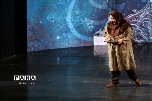 افتتاحیه چهل و یکمین جشنواره بین‌المللی تئاتر فجر