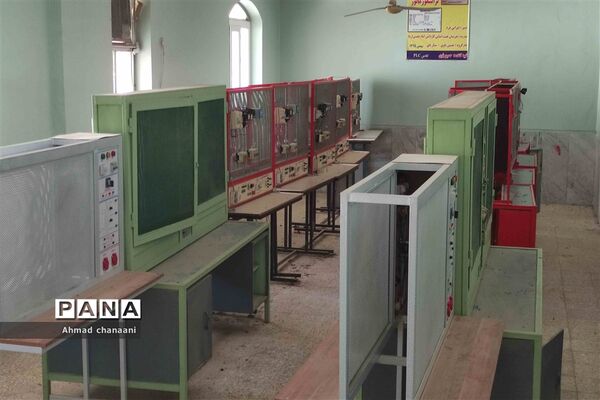 بازدید دانش‌آموزان پایه نهم از هنرستان های کاردانش
