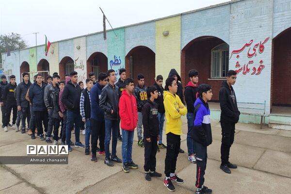 بازدید دانش‌آموزان پایه نهم از هنرستان های کاردانش