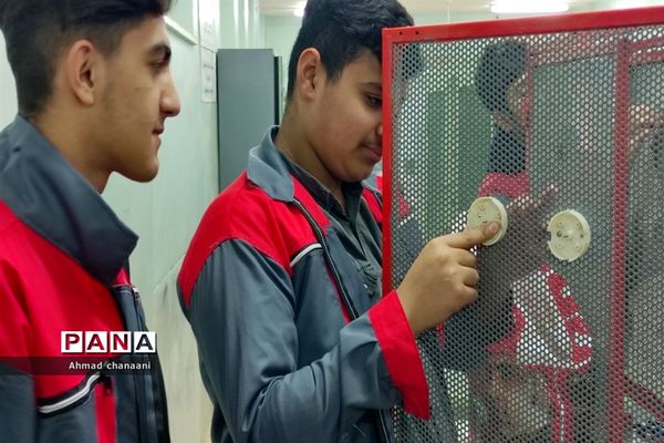 بازدید دانش‌آموزان پایه نهم از هنرستان های کاردانش