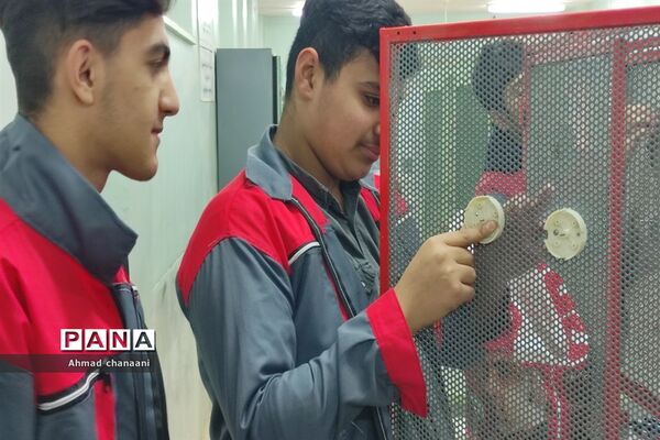 بازدید دانش‌آموزان پایه نهم از هنرستان های کاردانش