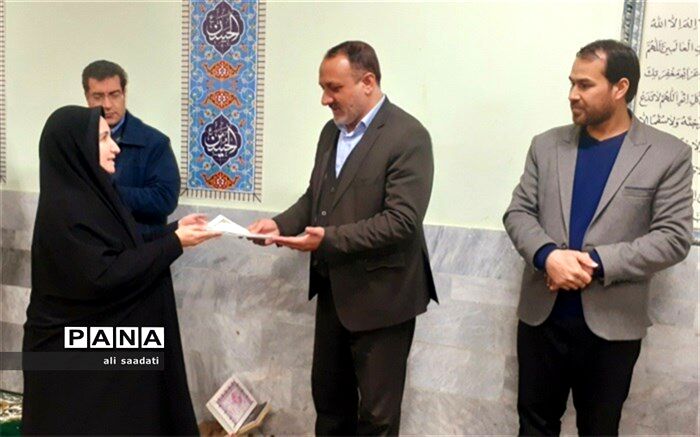 تجلیل از بانوان شاغل در حوزه اداری مدیریت آموزش و پرورش شهرستان کلات