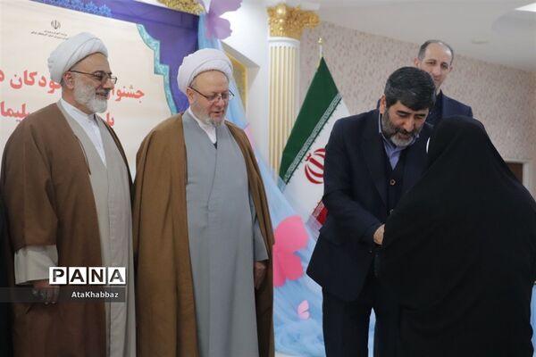 آیین اختتامیه جشنواره عهد دانش‌آموزان دبستانی با حاج قاسم در تبریز
