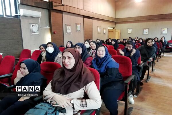 ‌برگزاری اجلاسیه نماز در هنرستان استثنایی خیریه اسلامی ناحیه 2 شیراز