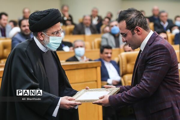 بیست و هشتمین جشنواره تحقیقات و فناوری علوم پزشکی رازی