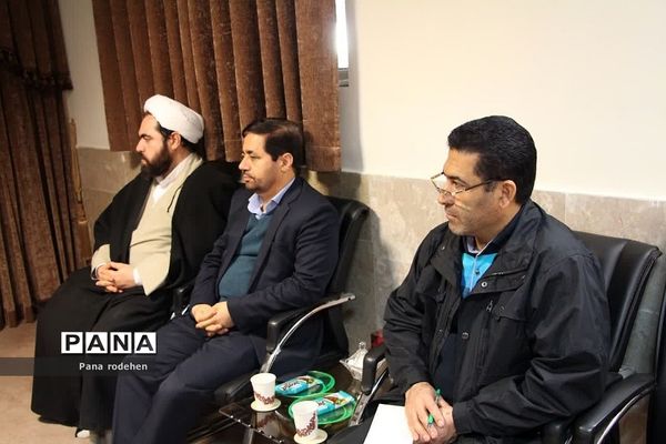 برگزاری جلسه شورای فرهنگی رودهن در دفتر امام‌جمعه