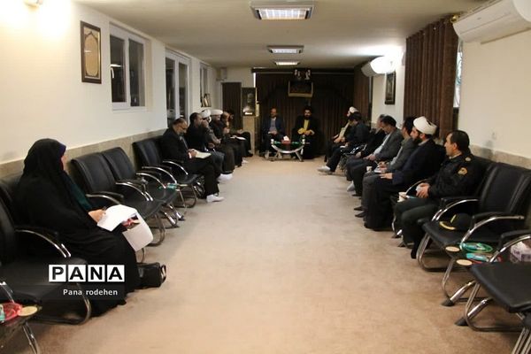 برگزاری جلسه شورای فرهنگی رودهن در دفتر امام‌جمعه