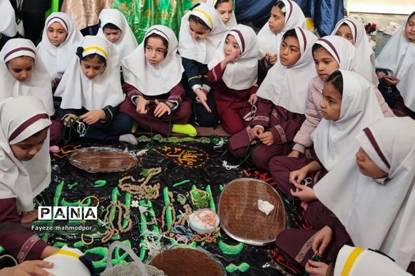 برگزاری مراسم سفره صلوات همزمان با آغاز ماه رجب در دبستان حضرت زهرا(س) یک رودهن