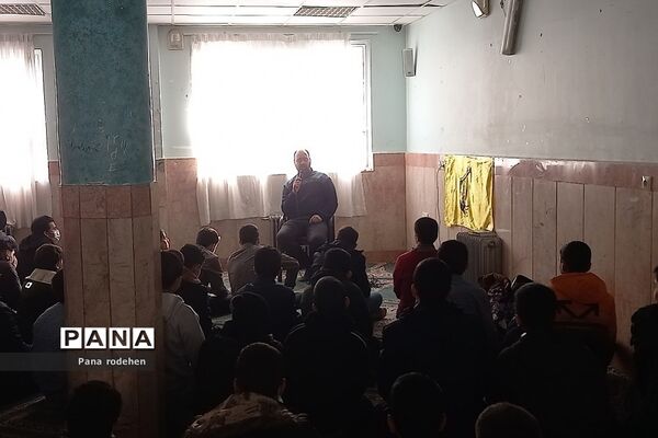 برگزاری جشن ماه رجب و میلاد امام‌ محمد باقر(ع) در دبیرستان ۱۳ آبان رودهن