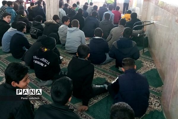 برگزاری جشن ماه رجب و میلاد امام‌ محمد باقر(ع) در دبیرستان ۱۳ آبان رودهن