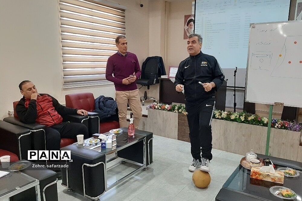 کارگاه دانش‌افزایی فوتسال در آموزش و پرورش رودهن
