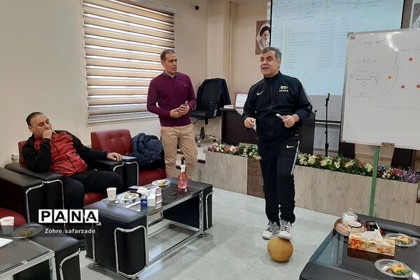 کارگاه دانش‌افزایی فوتسال در آموزش و پرورش رودهن