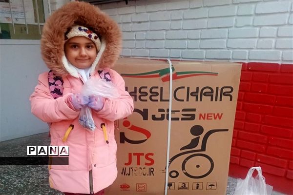خرید یک ویلچر هدیه با جمع‌آوری درب بطری‌های پلاستیکی