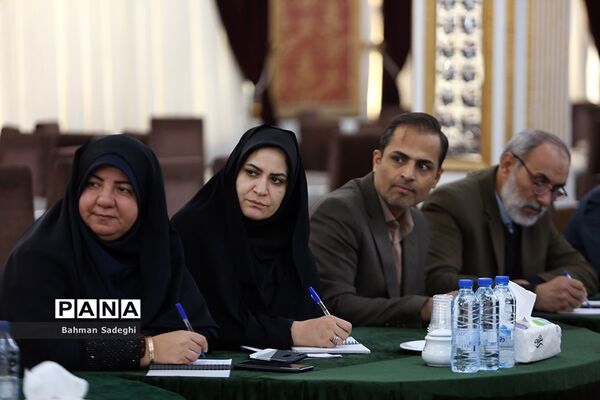نشست هم‌اندیشی‌ معاونان پرورشی و فرهنگی، روسای ادارات قرآن، عترت و نماز و مدیران سازمان دانش‌آموزی