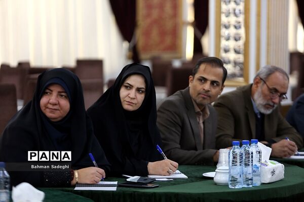 نشست هم‌اندیشی‌ معاونان پرورشی و فرهنگی، روسای ادارات قرآن، عترت و نماز و مدیران سازمان دانش‌آموزی