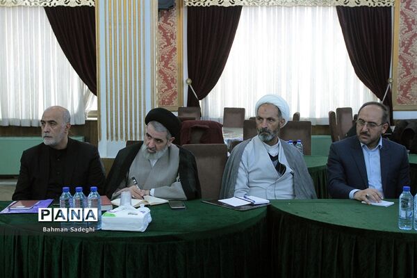 نشست هم‌اندیشی‌ معاونان پرورشی و فرهنگی، روسای ادارات قرآن، عترت و نماز و مدیران سازمان دانش‌آموزی