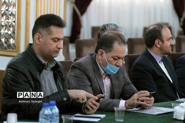 نشست هم‌اندیشی‌ معاونان پرورشی و فرهنگی، روسای ادارات قرآن، عترت و نماز و مدیران سازمان دانش‌آموزی