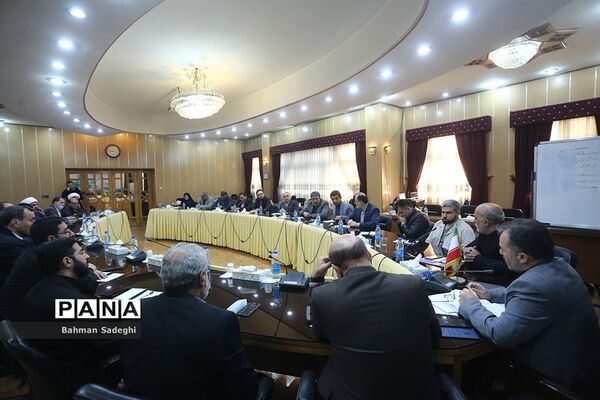 نشست هم‌اندیشی‌ معاونان پرورشی و فرهنگی، روسای ادارات قرآن، عترت و نماز و مدیران سازمان دانش‌آموزی