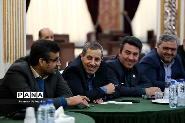 نشست هم‌اندیشی‌ معاونان پرورشی و فرهنگی، روسای ادارات قرآن، عترت و نماز و مدیران سازمان دانش‌آموزی