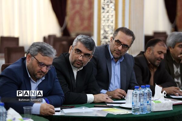 نشست هم‌اندیشی‌ معاونان پرورشی و فرهنگی، روسای ادارات قرآن، عترت و نماز و مدیران سازمان دانش‌آموزی