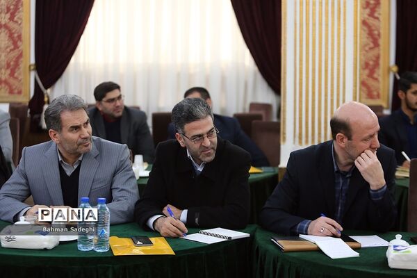 نشست هم‌اندیشی‌ معاونان پرورشی و فرهنگی، روسای ادارات قرآن، عترت و نماز و مدیران سازمان دانش‌آموزی