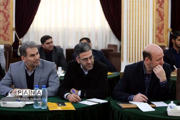 نشست هم‌اندیشی‌ معاونان پرورشی و فرهنگی، روسای ادارات قرآن، عترت و نماز و مدیران سازمان دانش‌آموزی