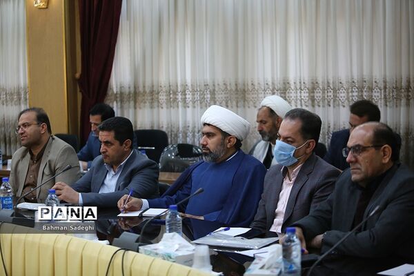 نشست هم‌اندیشی‌ معاونان پرورشی و فرهنگی، روسای ادارات قرآن، عترت و نماز و مدیران سازمان دانش‌آموزی