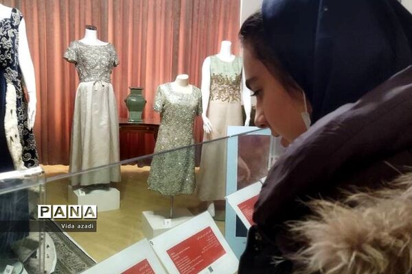 اردوی دانش‌آموزان دبیرستان دخترانه  سما رودهن در کاخ موزه سعدآباد