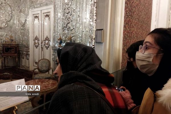 اردوی دانش‌آموزان دبیرستان دخترانه  سما رودهن در کاخ موزه سعدآباد