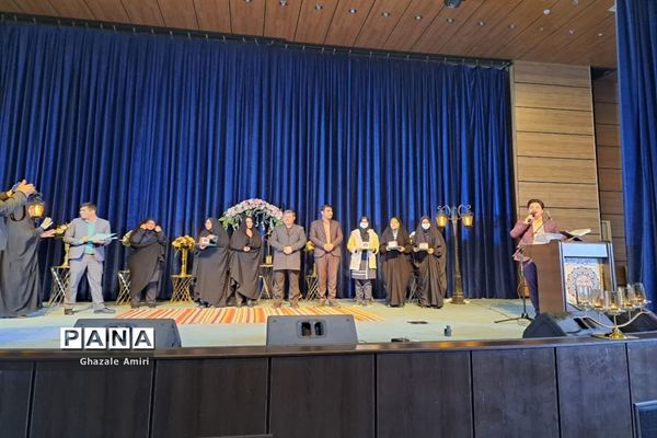 مراسم تجلیل از دانش‌آموزان برتر فرهنگی و هنری در ناحیه ۴ شیراز