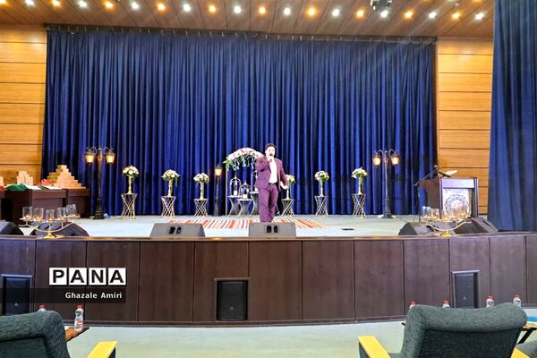 مراسم تجلیل از دانش‌آموزان برتر فرهنگی و هنری در ناحیه ۴ شیراز