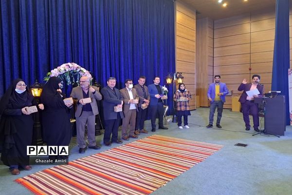 مراسم تجلیل از دانش‌آموزان برتر فرهنگی و هنری در ناحیه ۴ شیراز