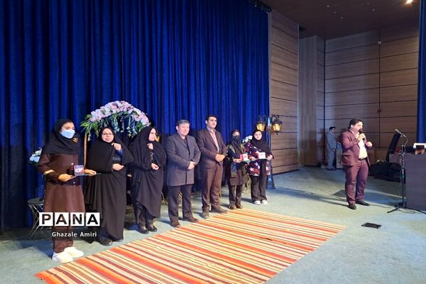 مراسم تجلیل از دانش‌آموزان برتر فرهنگی و هنری در ناحیه ۴ شیراز